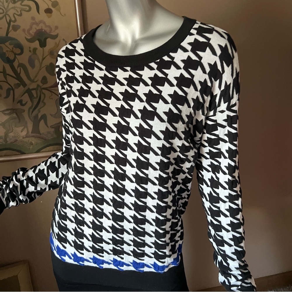 Dex 1963 Women’s XS Black & White, Blue Detail Houndstooth Round Neck Sweater - Picture 4 of 14